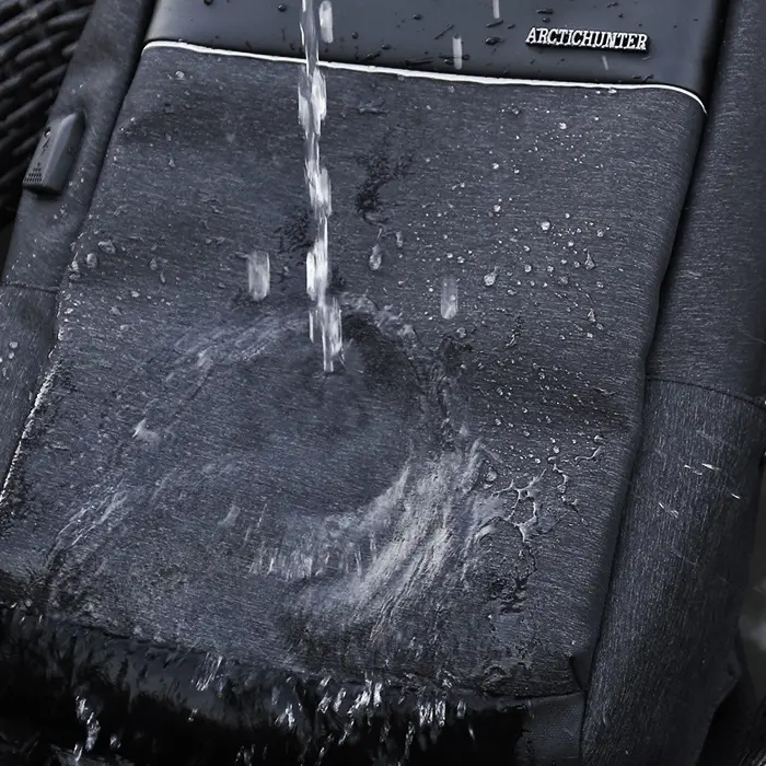 Arctic Hunter 15.6'' USB-s laptop hátizsák, hátitáska fekete színben vízálló (B00218-BLACK)