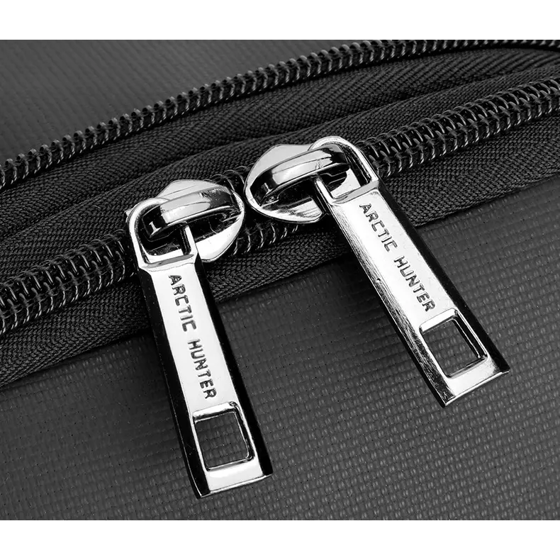 Arctic Hunter USB-s egypántos hátizsák, hátitáska, válltáska fekete színben vízálló (XB000111-2-BLACK)