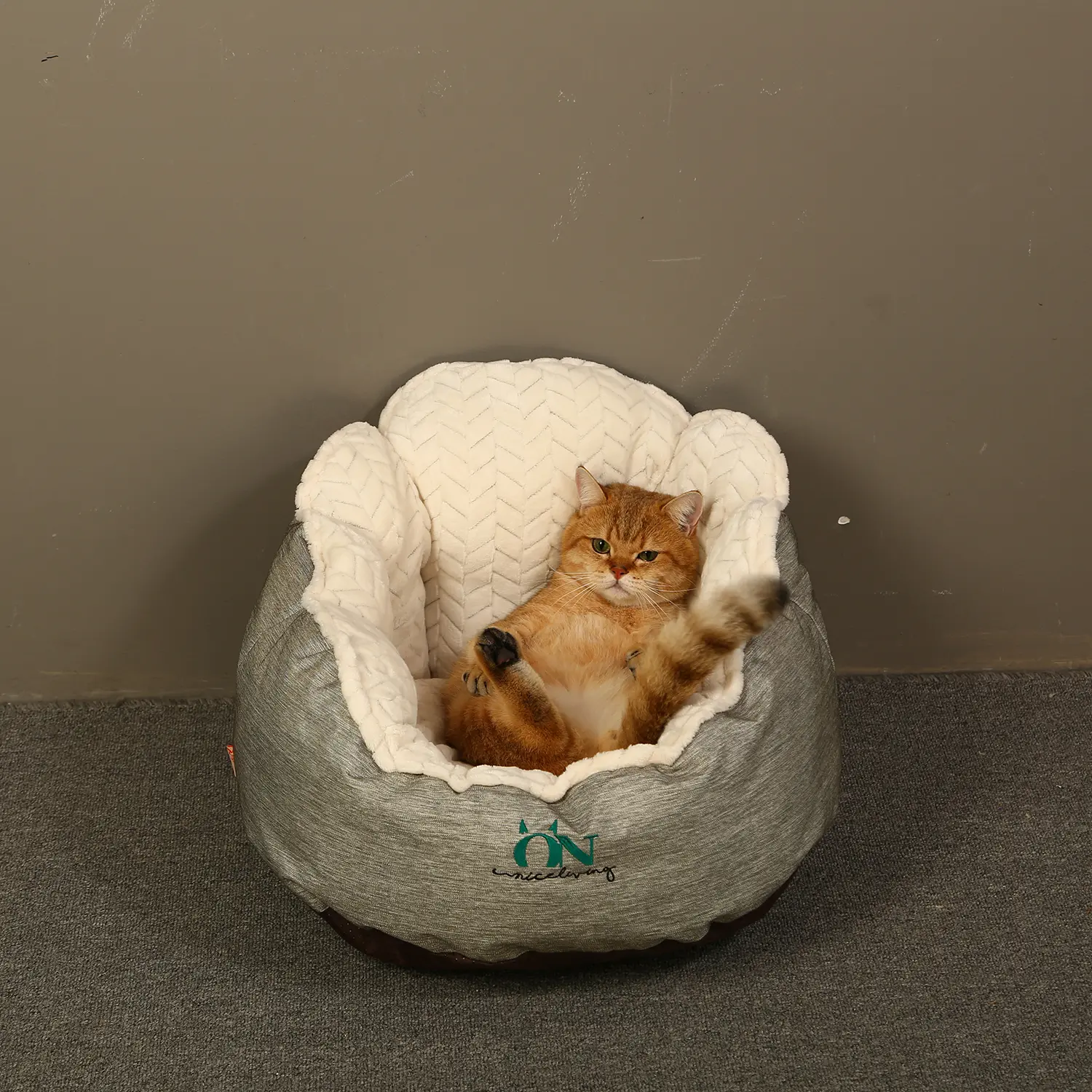 HOOPET macskafekhely, macskaágy szükre színben M méret (CAT-BED-GREY-M-6950)