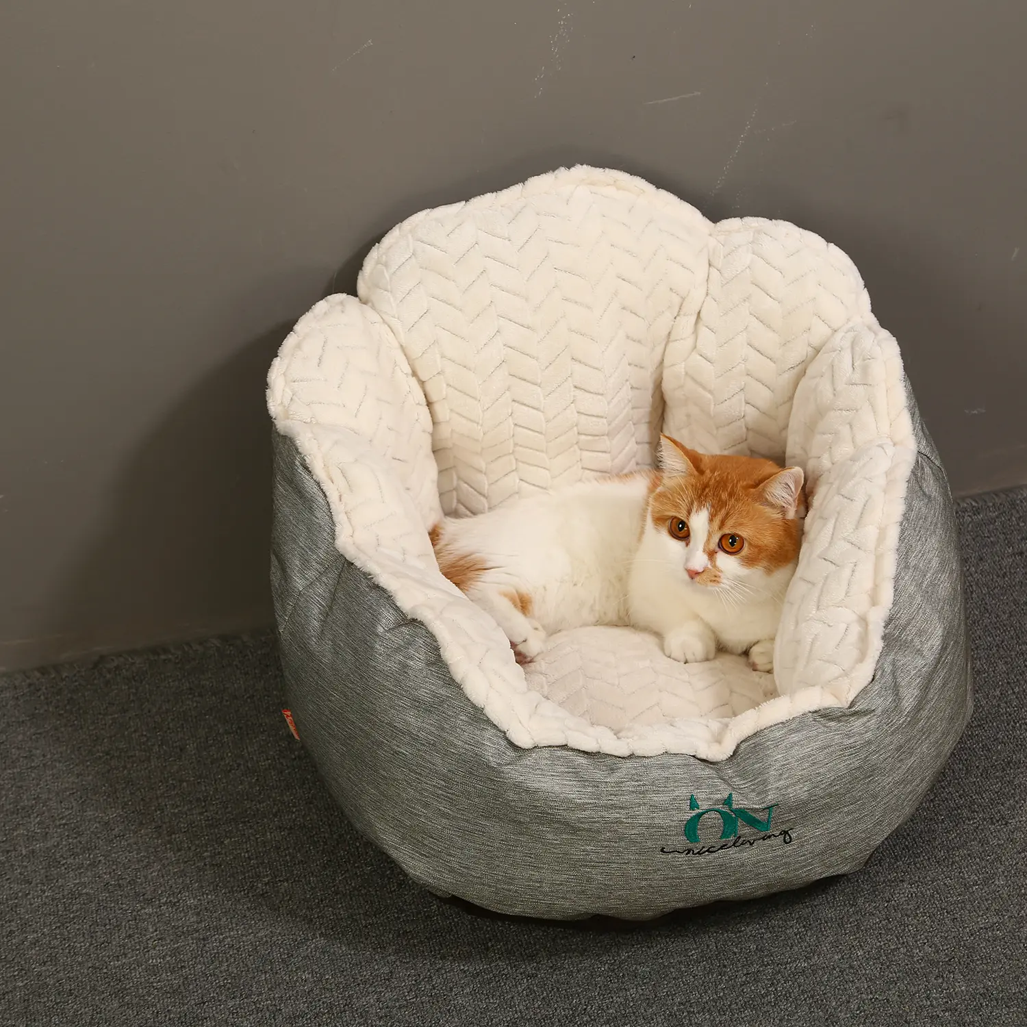 HOOPET macskafekhely, macskaágy szükre színben M méret (CAT-BED-GREY-M-6950)