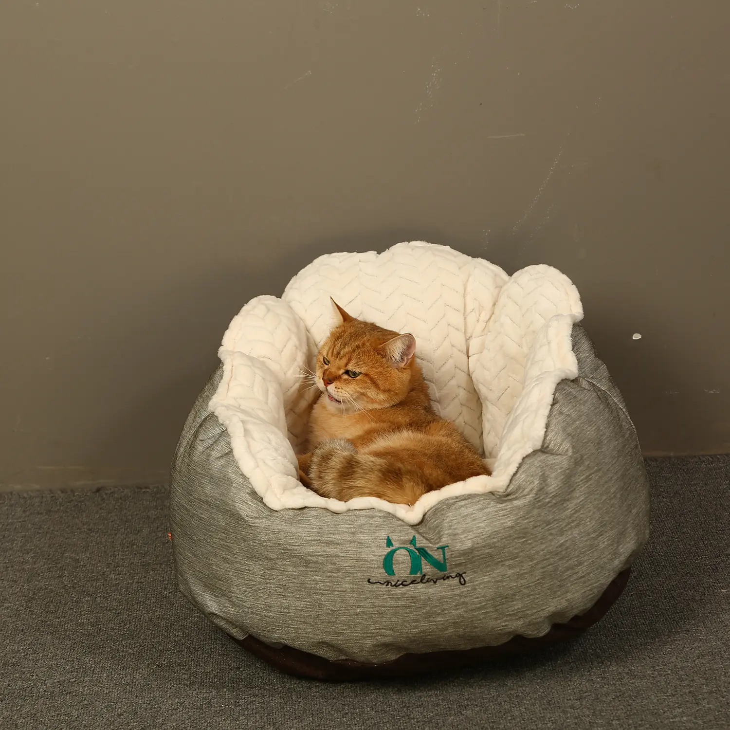 HOOPET macskafekhely, macskaágy szükre színben S méret (CAT-BED-GREY-S-6943)