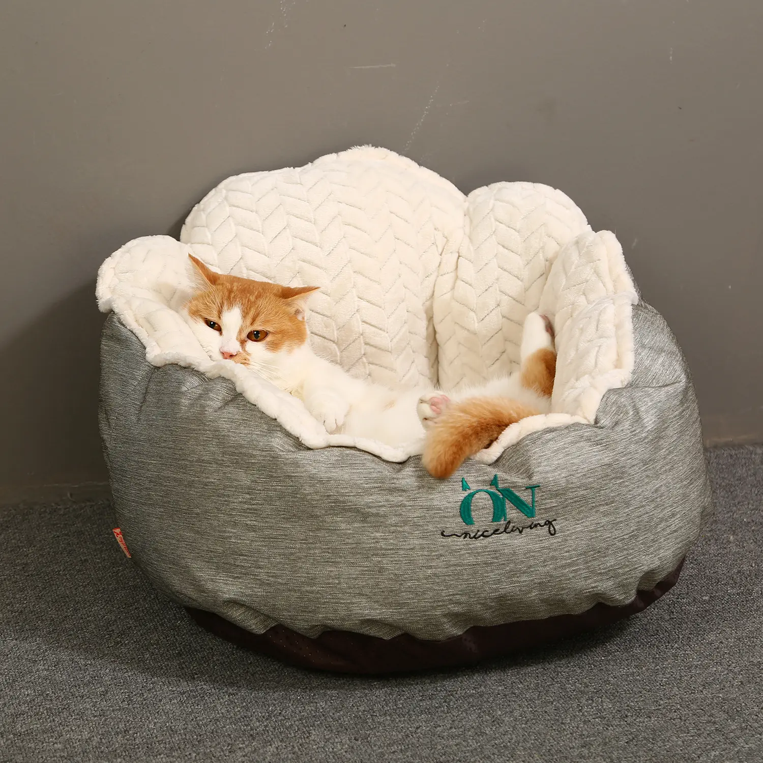 HOOPET macskafekhely, macskaágy szükre színben S méret (CAT-BED-GREY-S-6943)