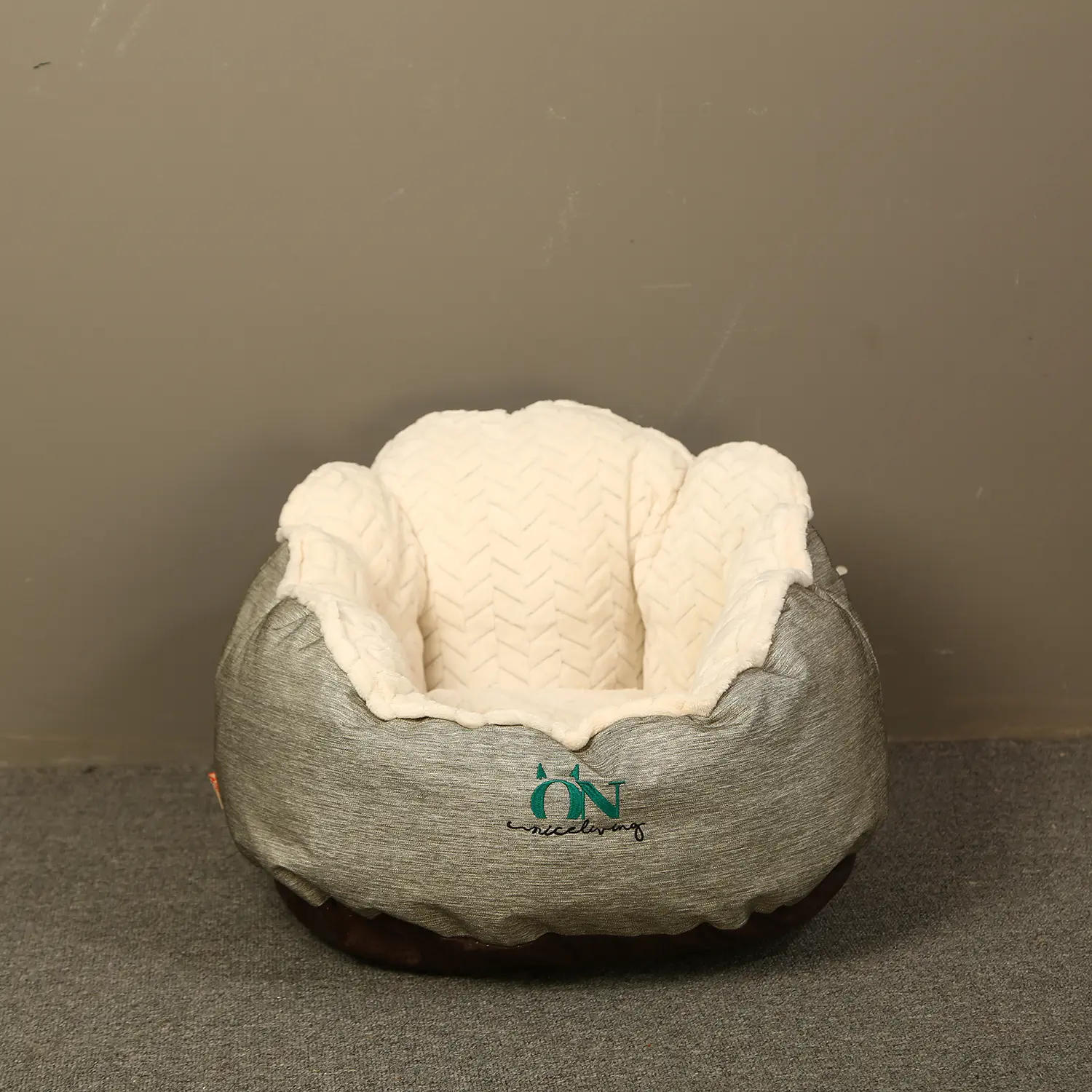HOOPET macskafekhely, macskaágy szükre színben S méret (CAT-BED-GREY-S-6943)