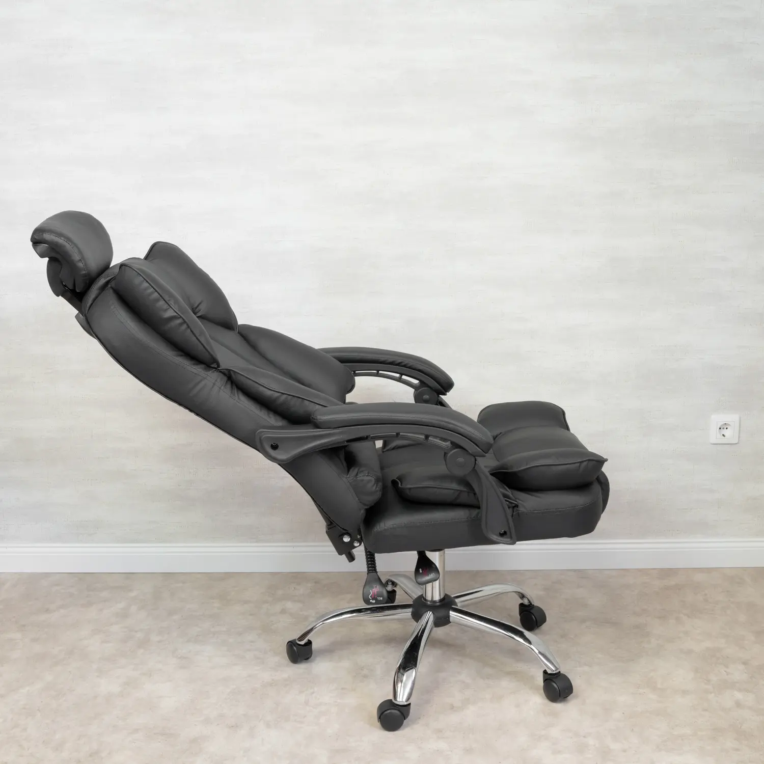 Főnöki irodai szék, forgószék fejtámlával fekete (JM808-BLACK-7)
