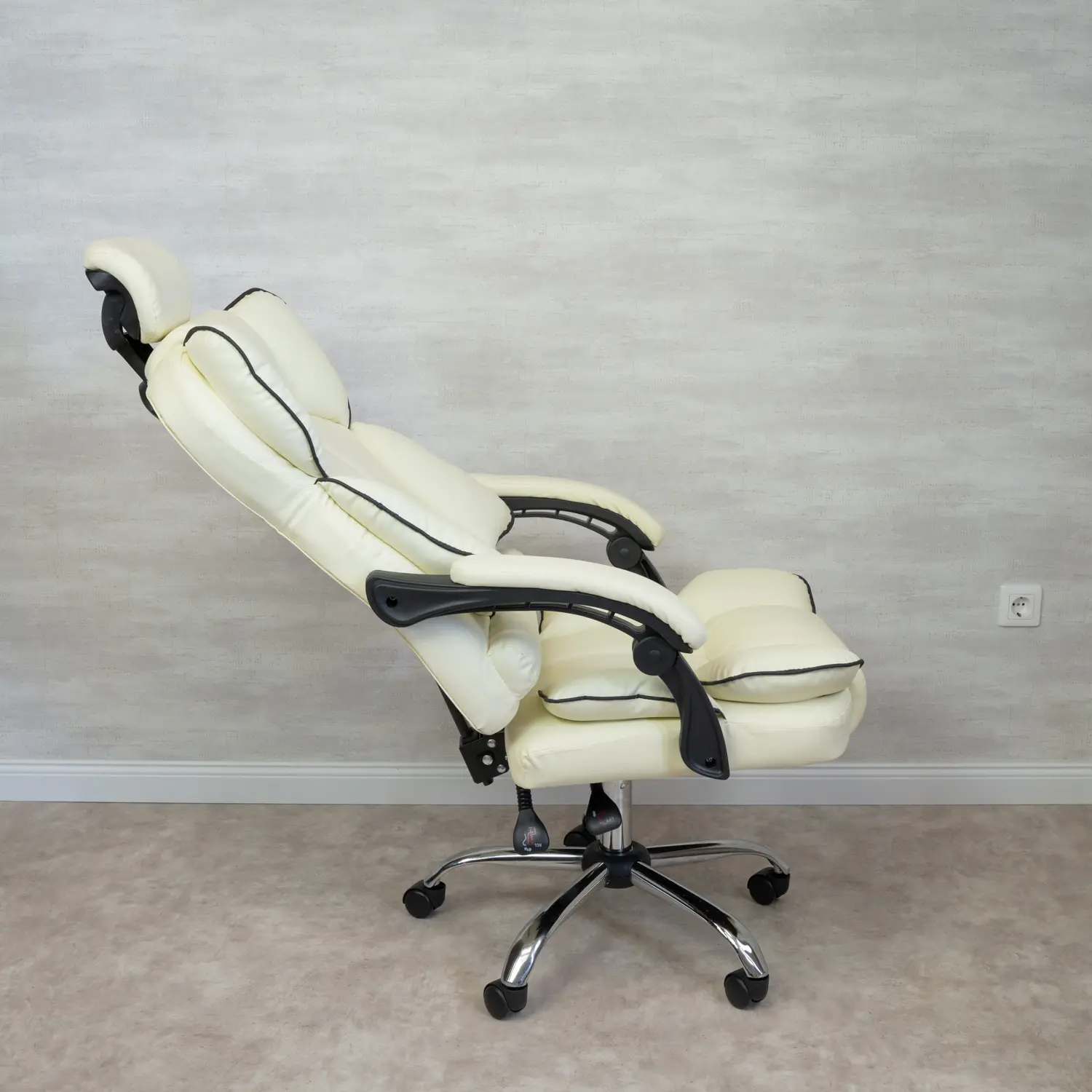 Főnöki irodai szék, forgószék fejtámlával bézs (JM808-BEIGE-7)