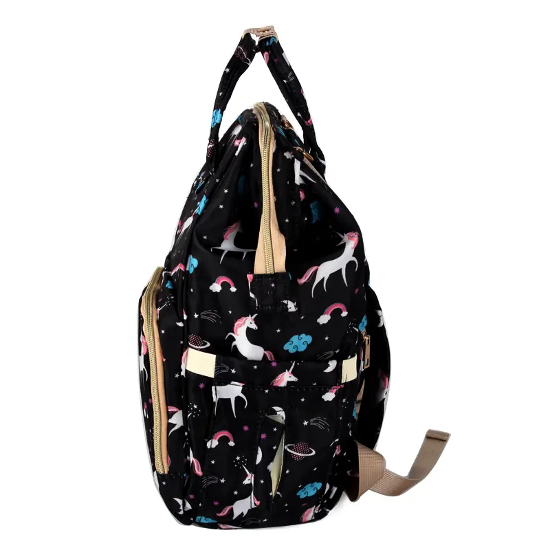 Pelenkázó hátizsák, pelenkázótáska fekete unikornis mintával (diaper-bag-black-unicorn)