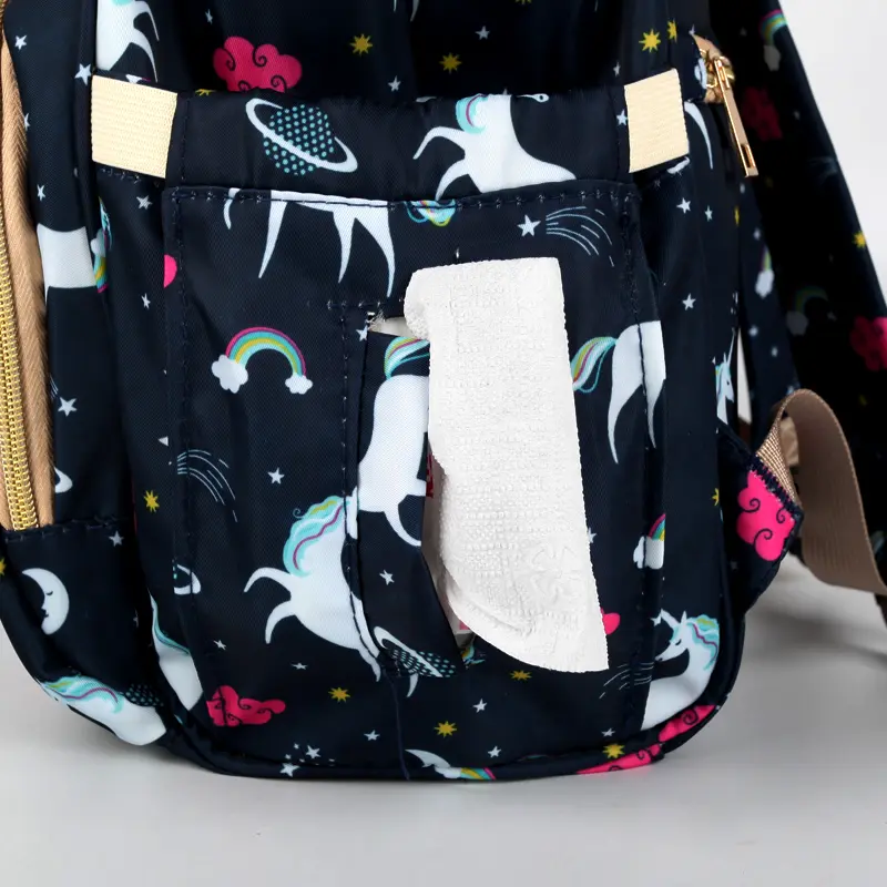 Pelenkázó hátizsák, pelenkázótáska fekete unikornis mintával (diaper-bag-black-unicorn)