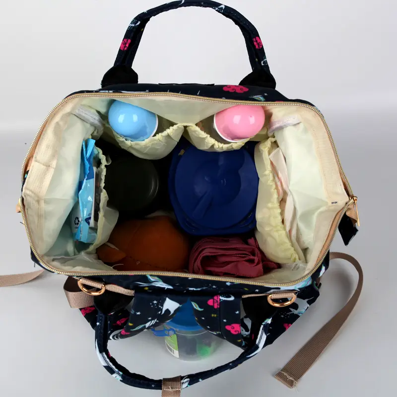 Pelenkázó hátizsák, pelenkázótáska fekete unikornis mintával (diaper-bag-black-unicorn)