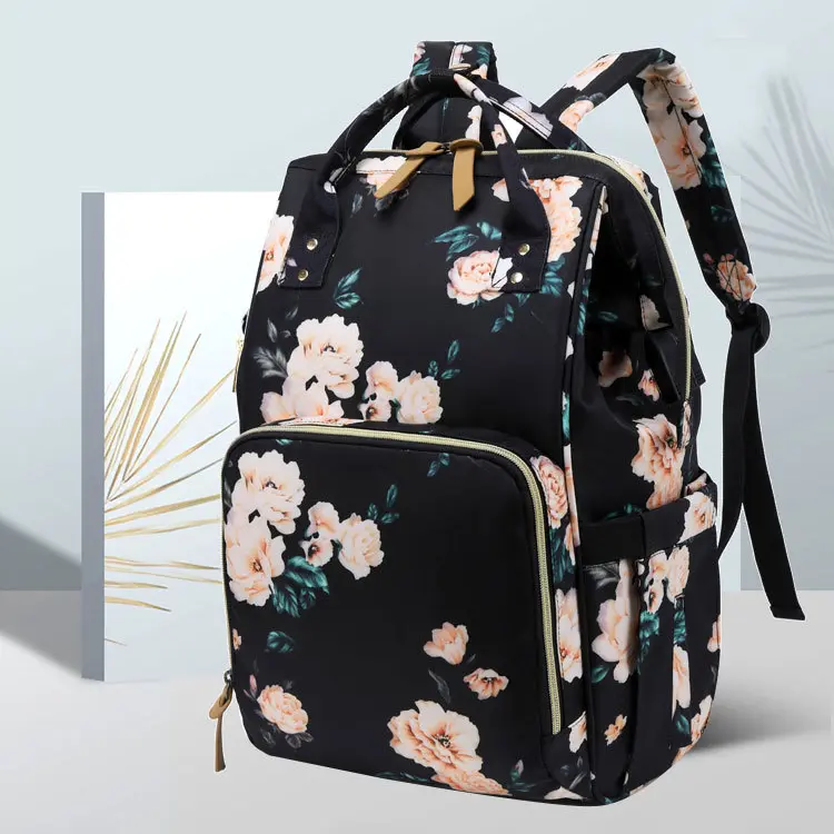 Pelenkázó hátizsák, pelenkázótáska fekete virág mintával (diaper-bag-black-flower)