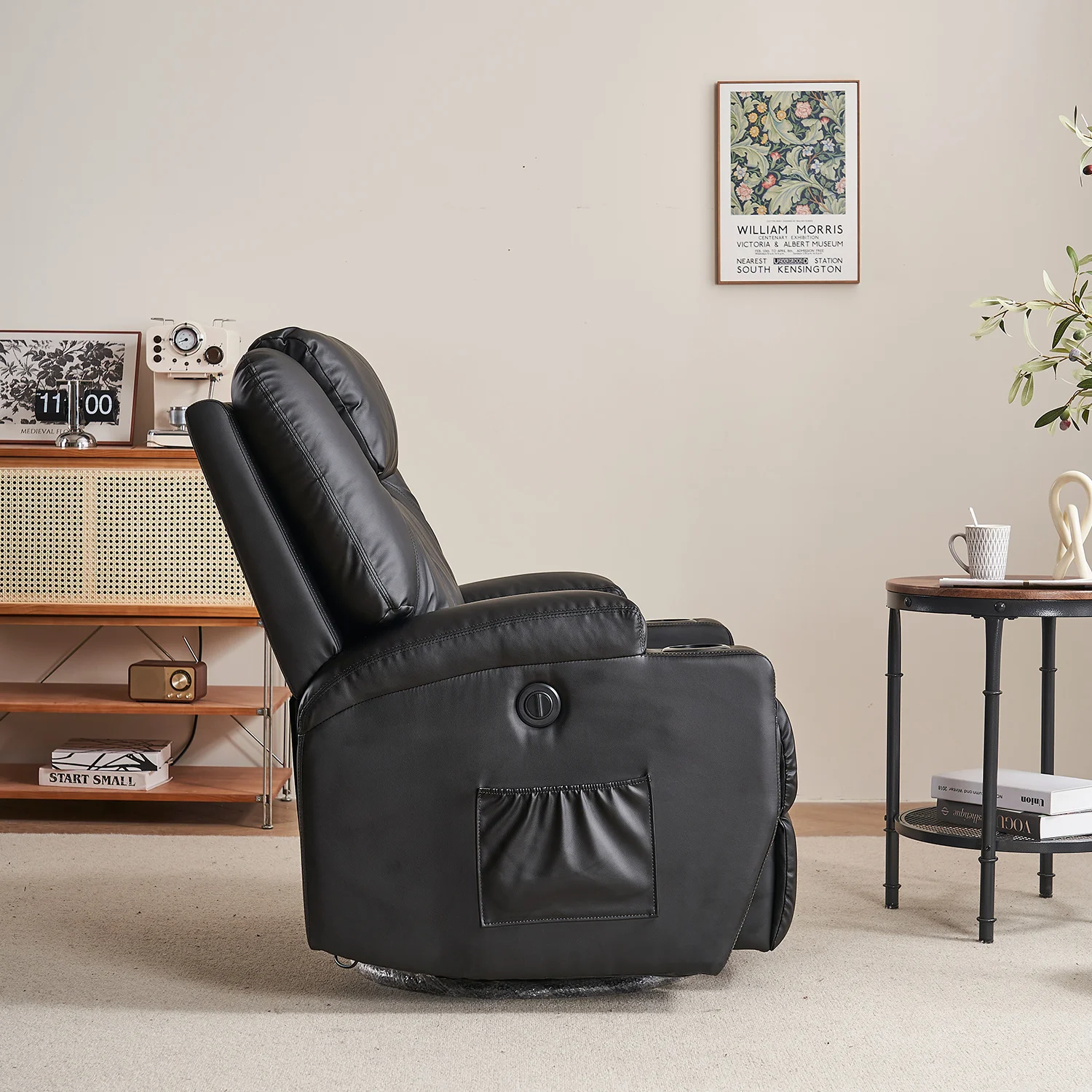 Relax fotelágy elektromosan dönthető háttámlával, lábtartóval, pohártartóval, vibrációs masszázzsal fekete műbőr (ELEC-MASS-CUP-BLACK-PU)