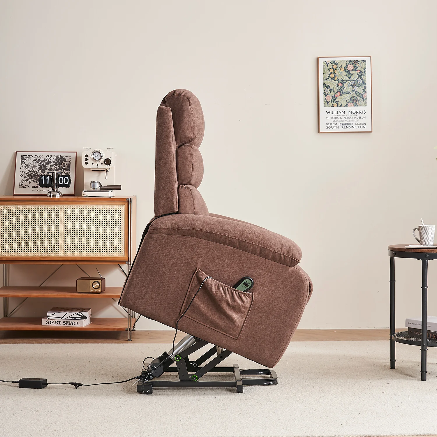 Relax fotelágy elektromosan dönthető háttámlával, lábtartóval, felállást segítő funkcióval, barna szövet (HY-8027A, ELEC-ELDERLY LIFT-DARK BROWN-FAB)