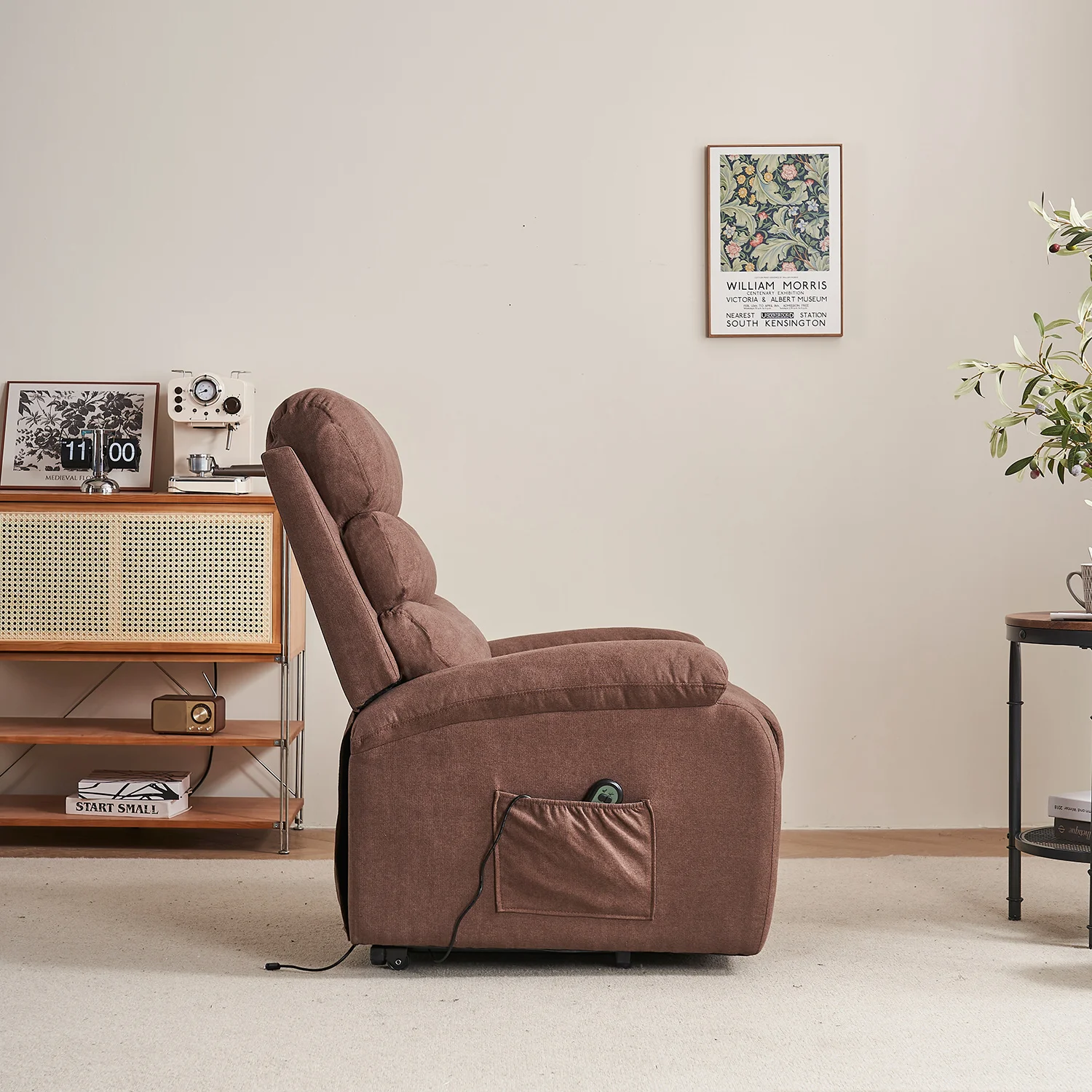 Relax fotelágy elektromosan dönthető háttámlával, lábtartóval, felállást segítő funkcióval, barna szövet (HY-8027A, ELEC-ELDERLY LIFT-DARK BROWN-FAB)