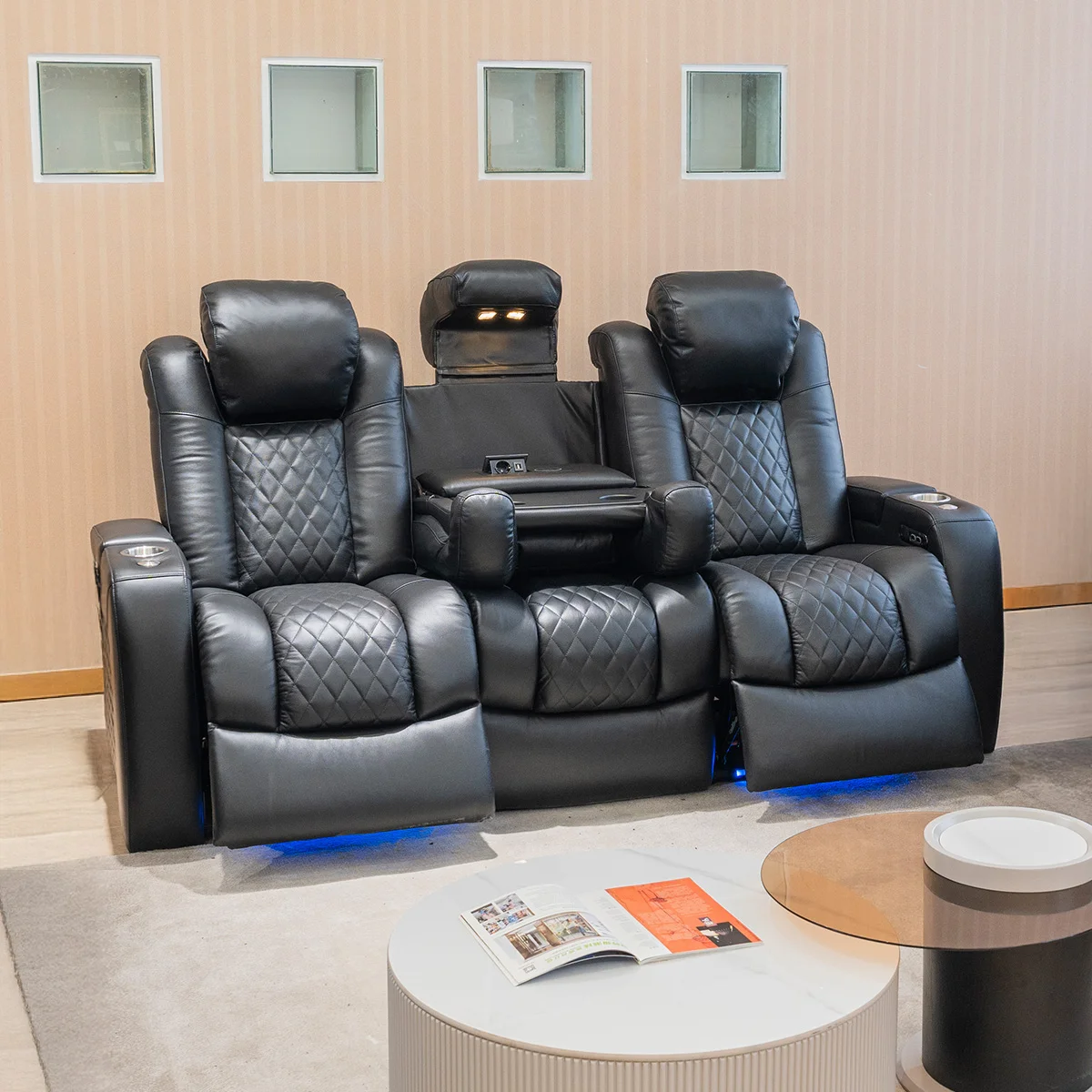 Luxus, háromszemélyes fekvőfotel, relax fotelágy elektromosan dönthető háttámlával, lábtartóval, pohártartóval és világítással fekete bőr (L4630-7406)
