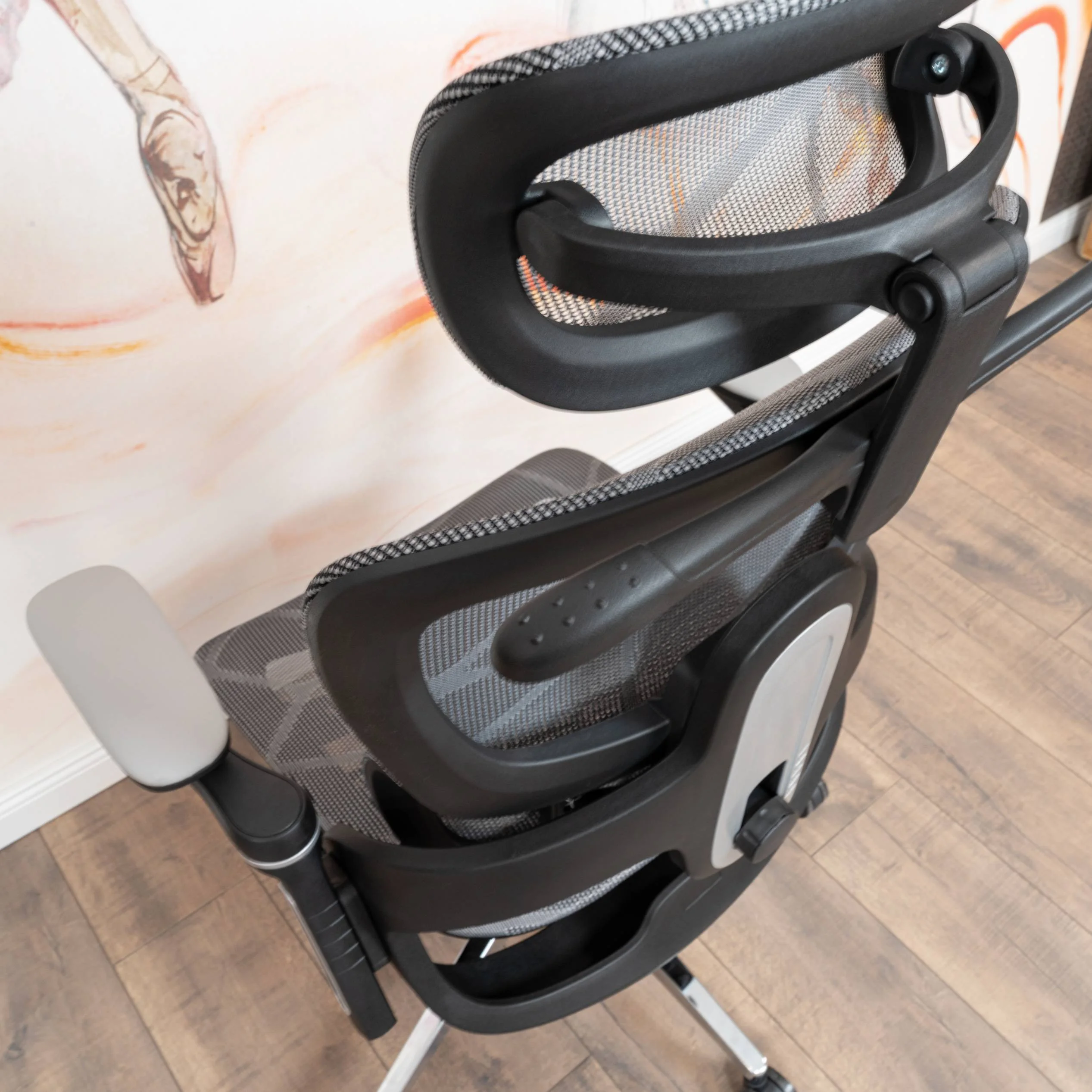 Prémiová ergonomická kancelárska stolička, otočná stolička, sivá sieťovaná (E05)