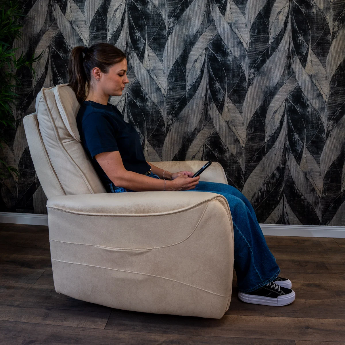 Elektromos relax fotel görgős masszázzsal bézs, magyar nyelvű távirányító szövet