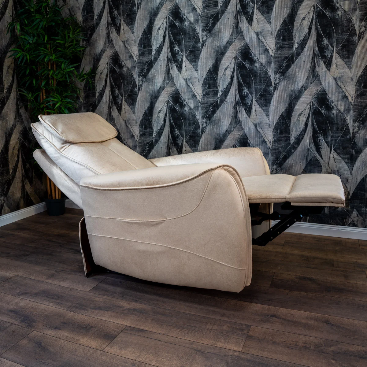 Elektromos relax fotel görgős masszázzsal bézs, magyar nyelvű távirányító szövet